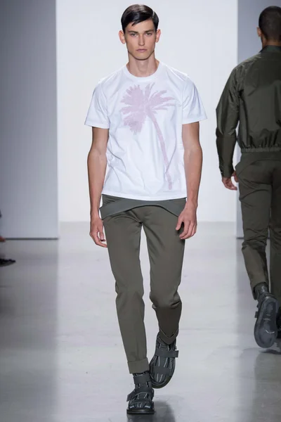 Look 15